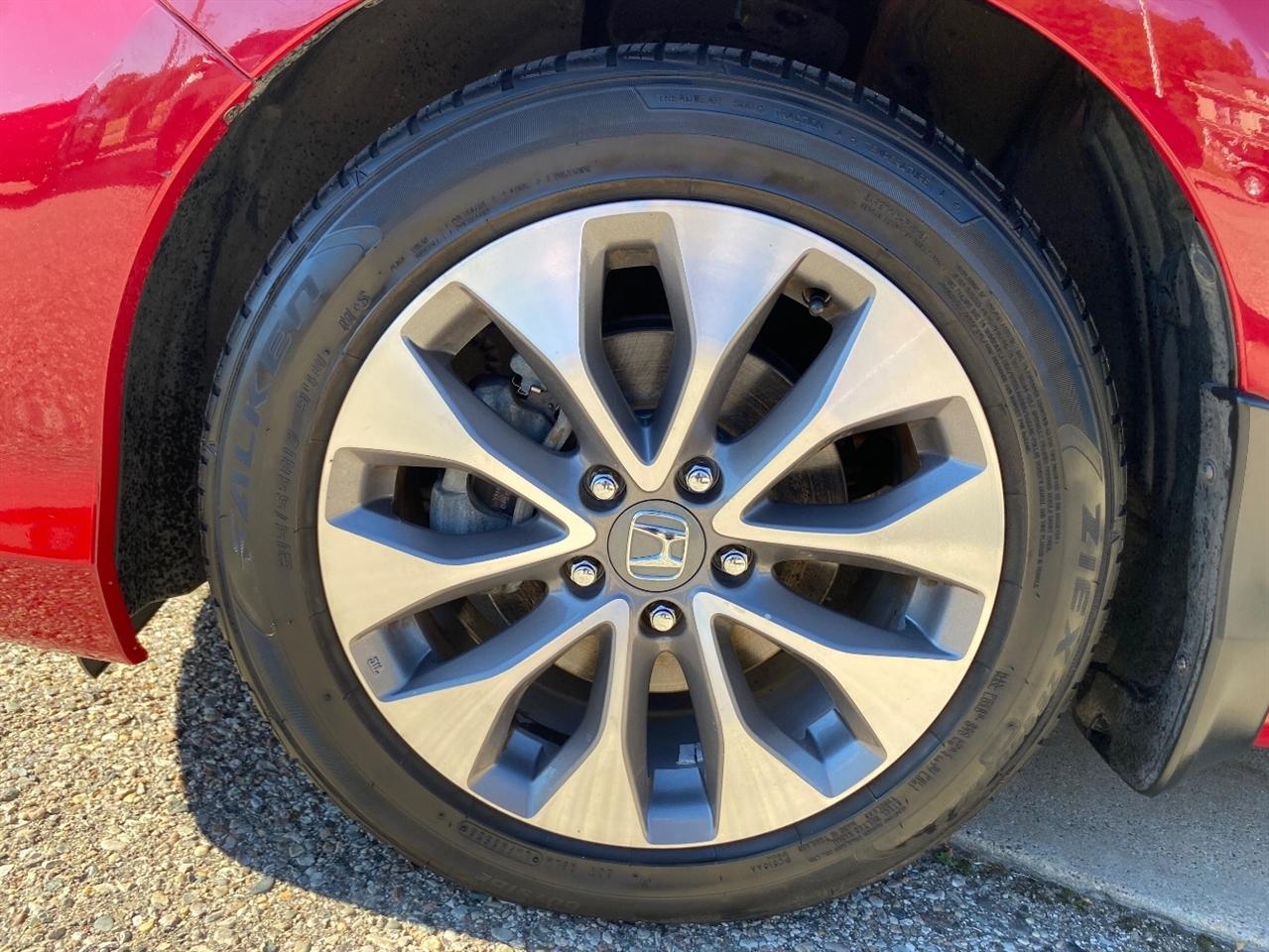Honda Accord photo 9