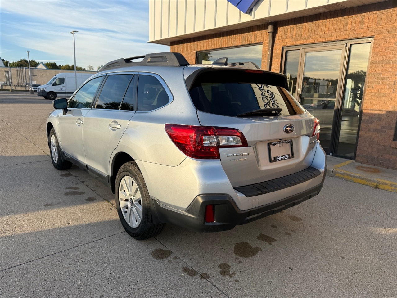 2018 Subaru Outback 2.5i Premium photo 3