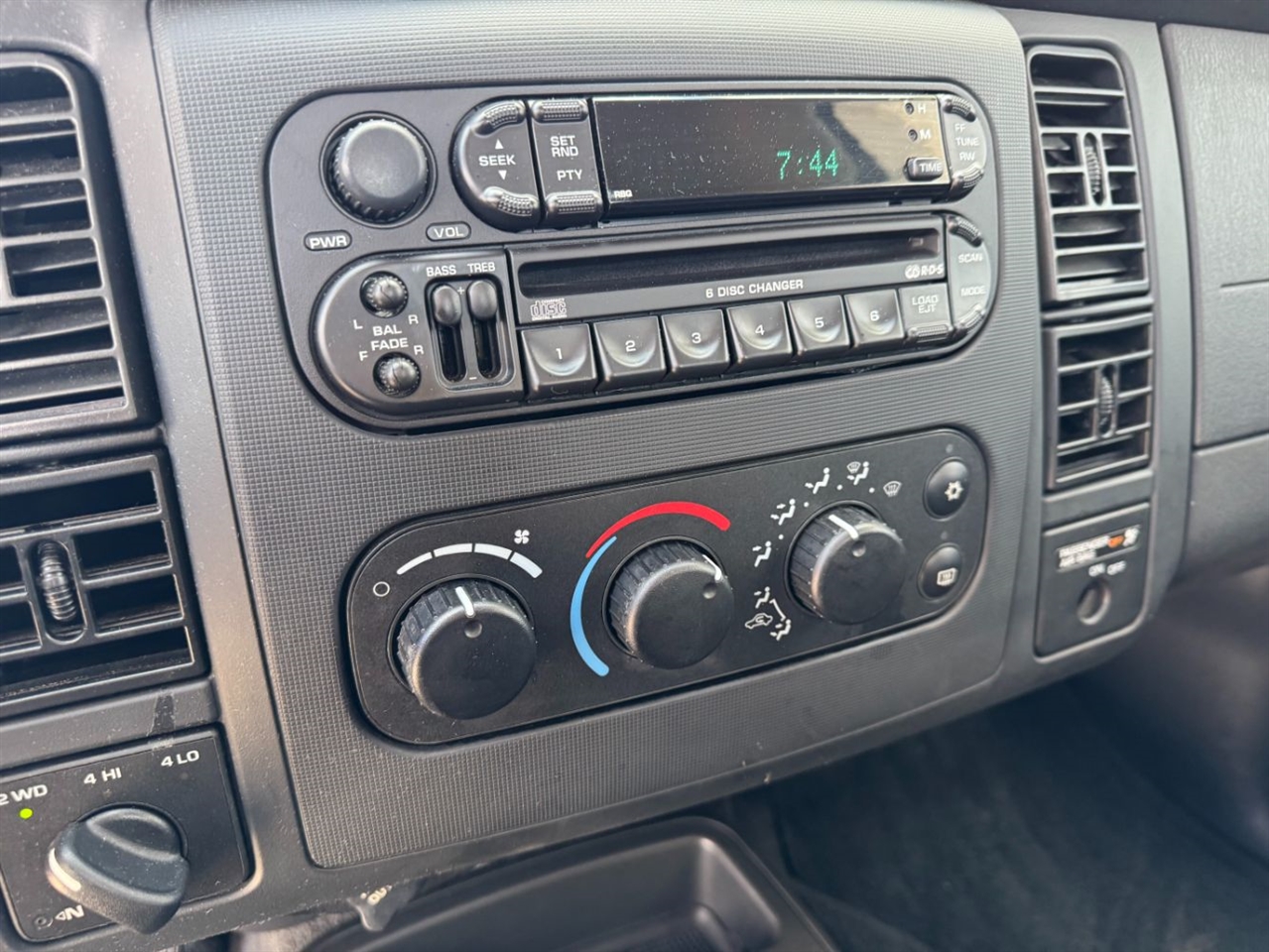 Dodge Dakota SLT Club Cab 4WD 2004