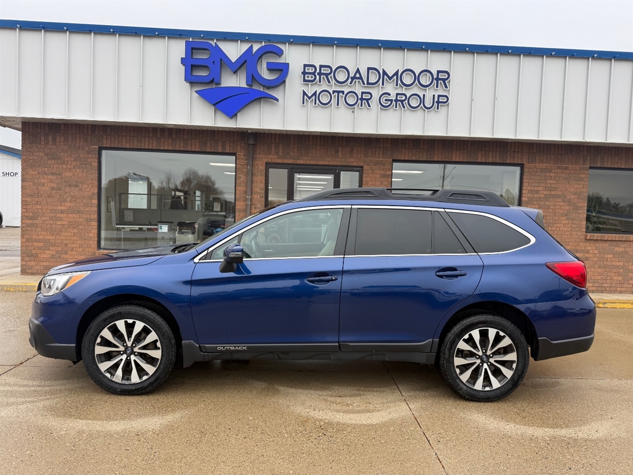 2016 Subaru Outback 2.5i Limited photo 3