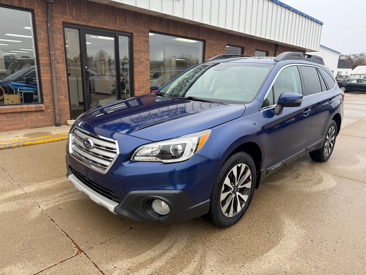 2016 Subaru Outback 2.5i Limited photo 2