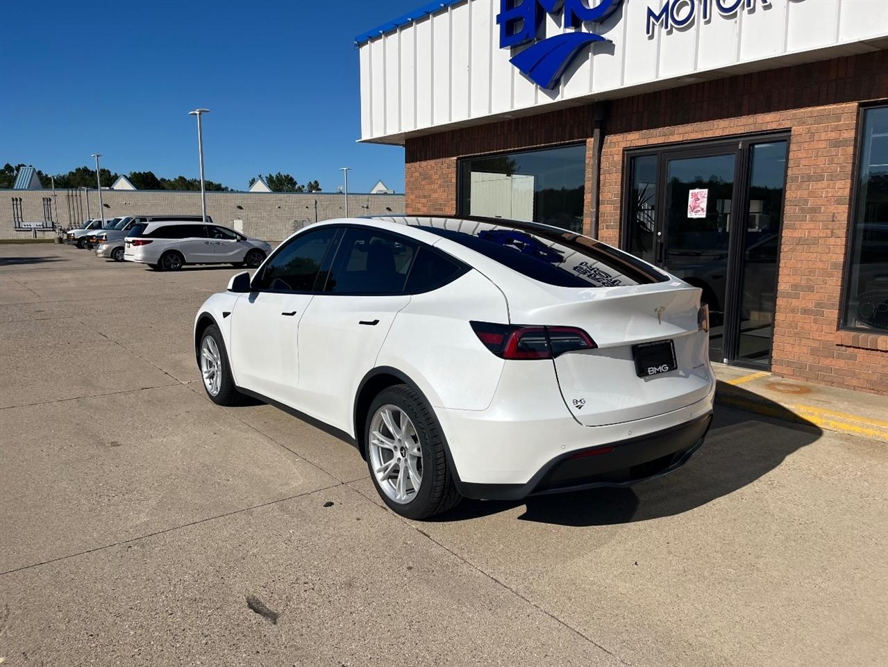 Tesla Model Y photo 3