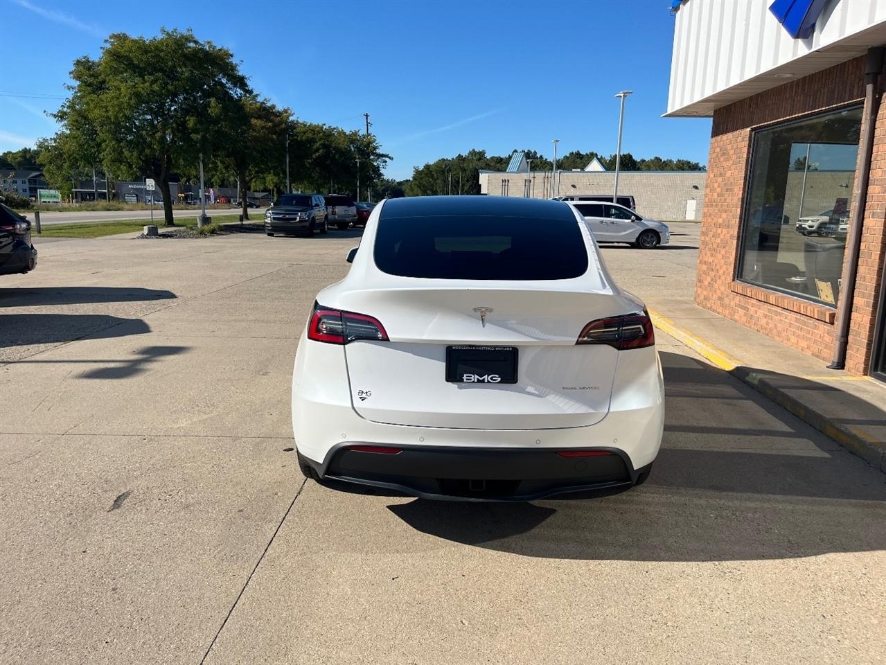 Tesla Model Y photo 4