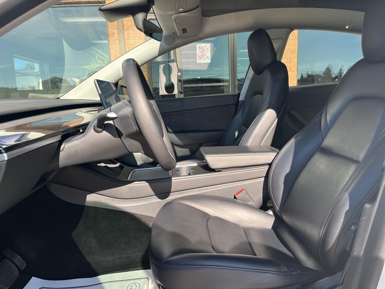 Tesla Model Y photo 8