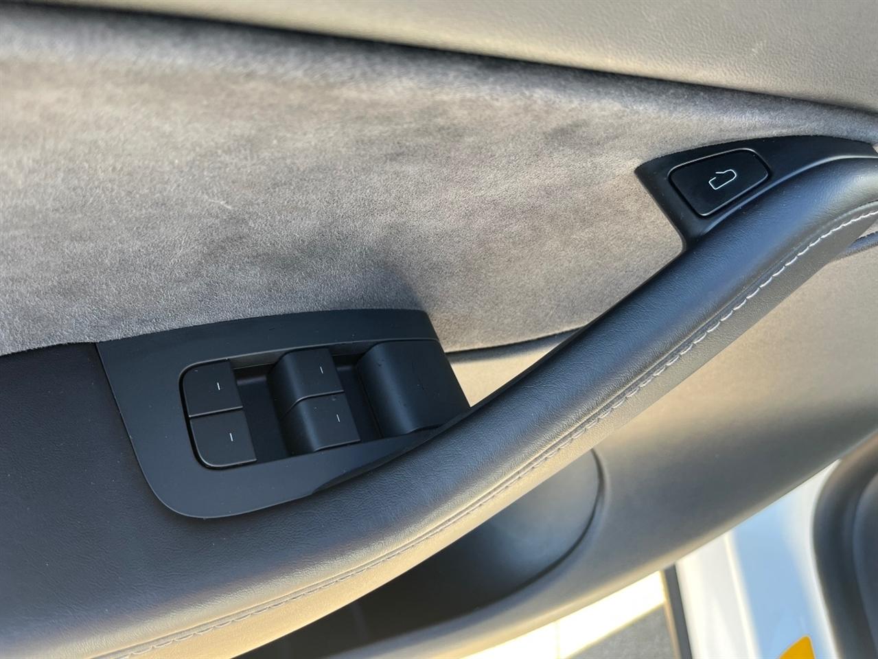 Tesla Model Y photo 11