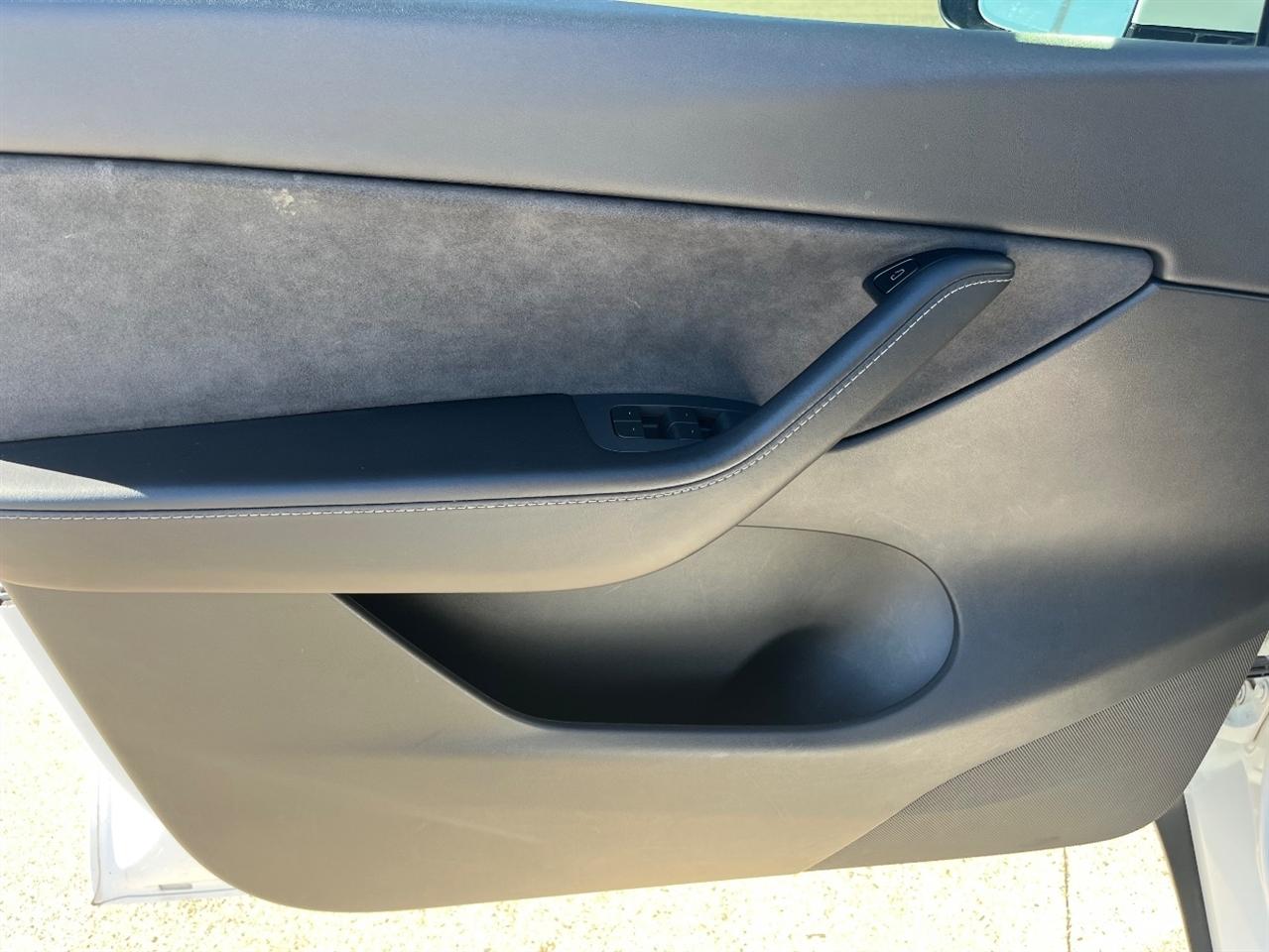 Tesla Model Y photo 12