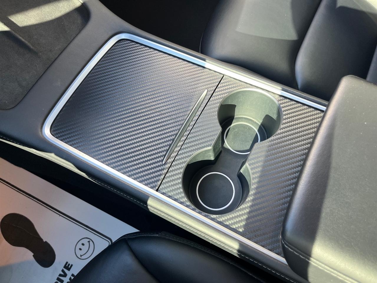 Tesla Model Y photo 17