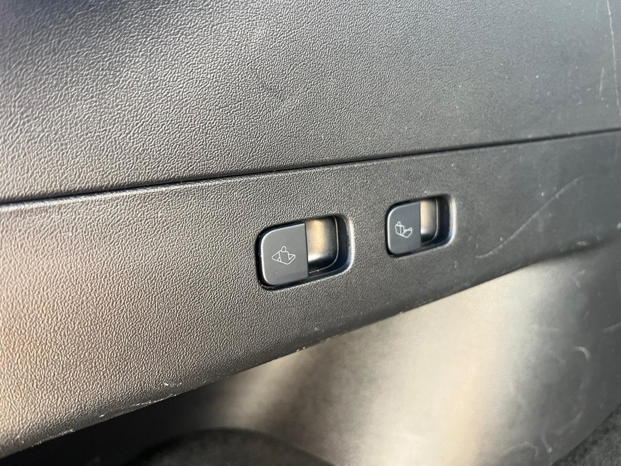 Tesla Model Y photo 23