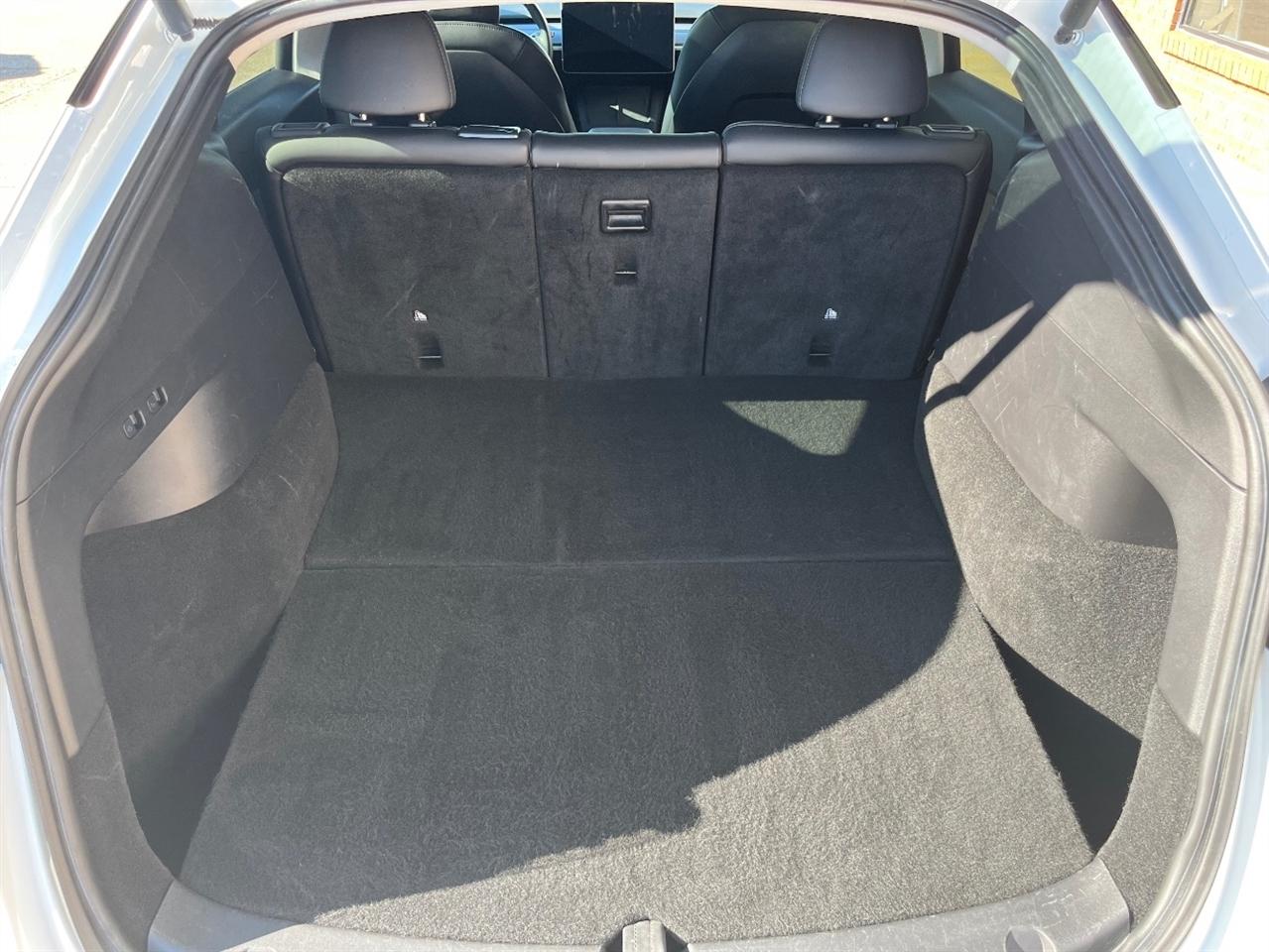 Tesla Model Y photo 24