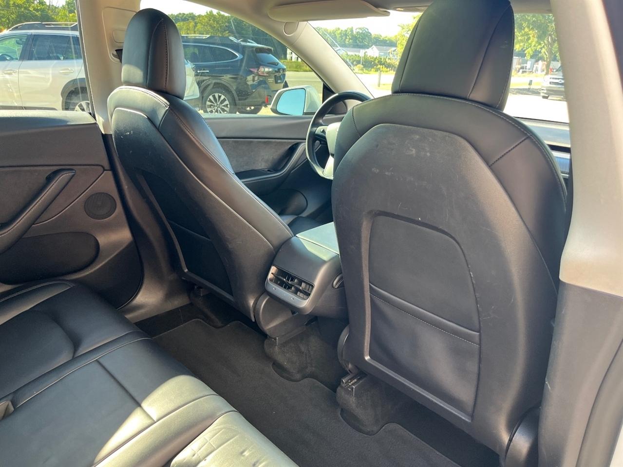 Tesla Model Y photo 26