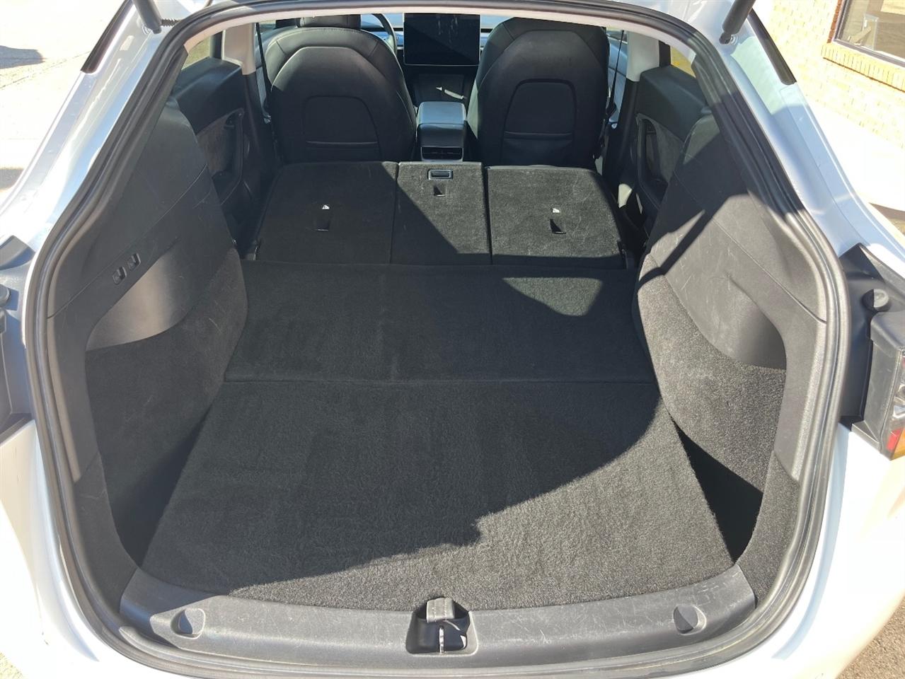 Tesla Model Y photo 28