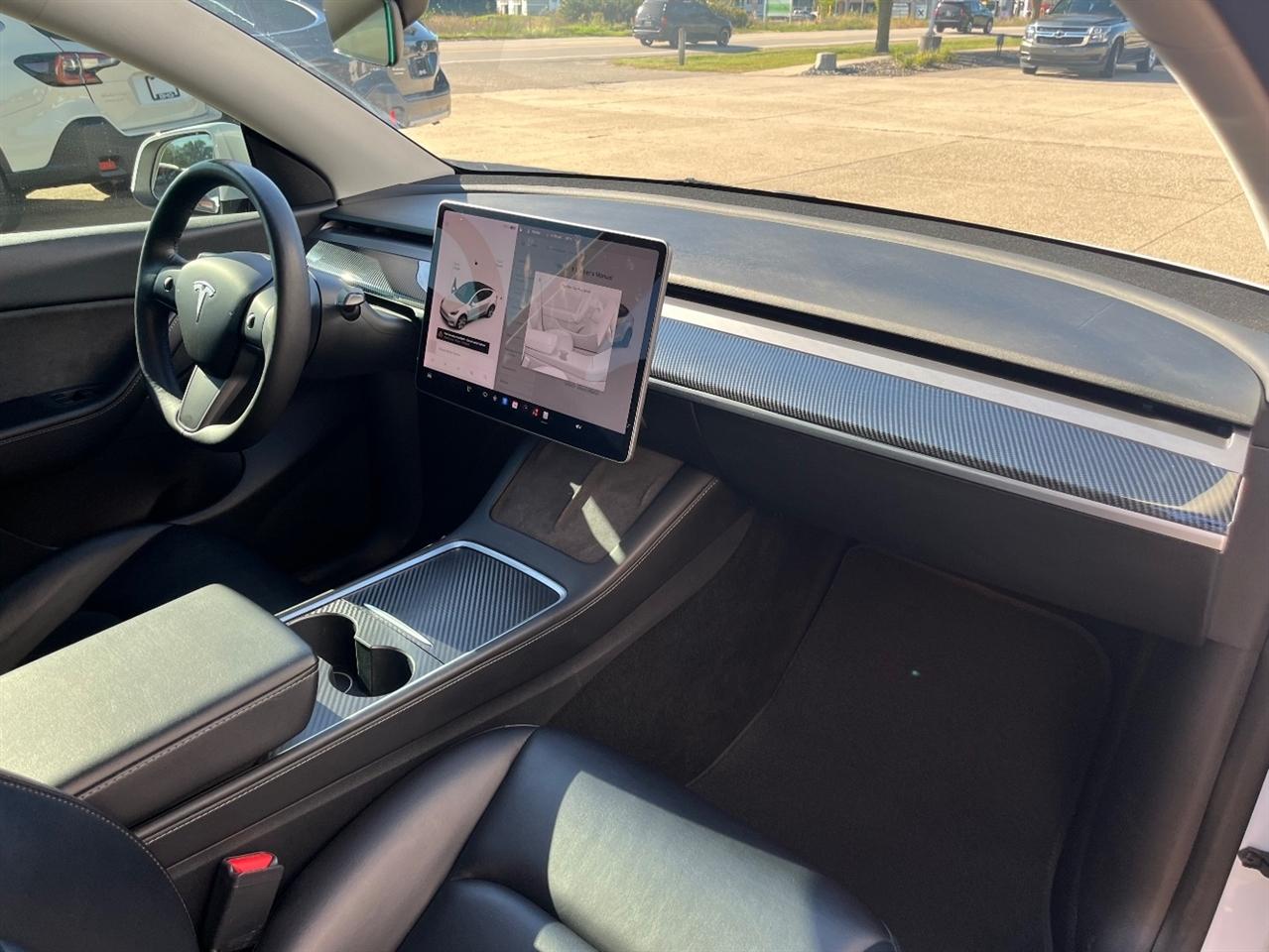 Tesla Model Y photo 29