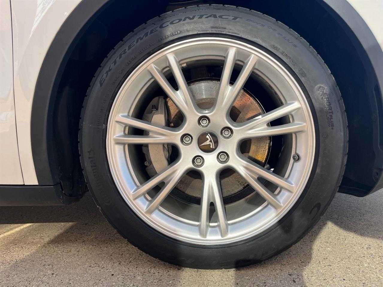 Tesla Model Y photo 32