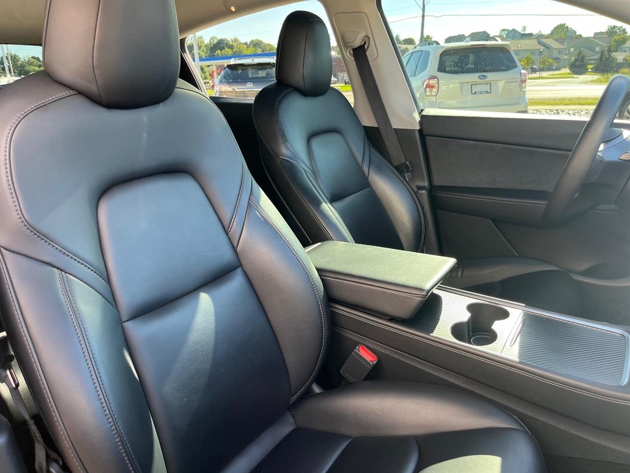 Tesla Model Y photo 33
