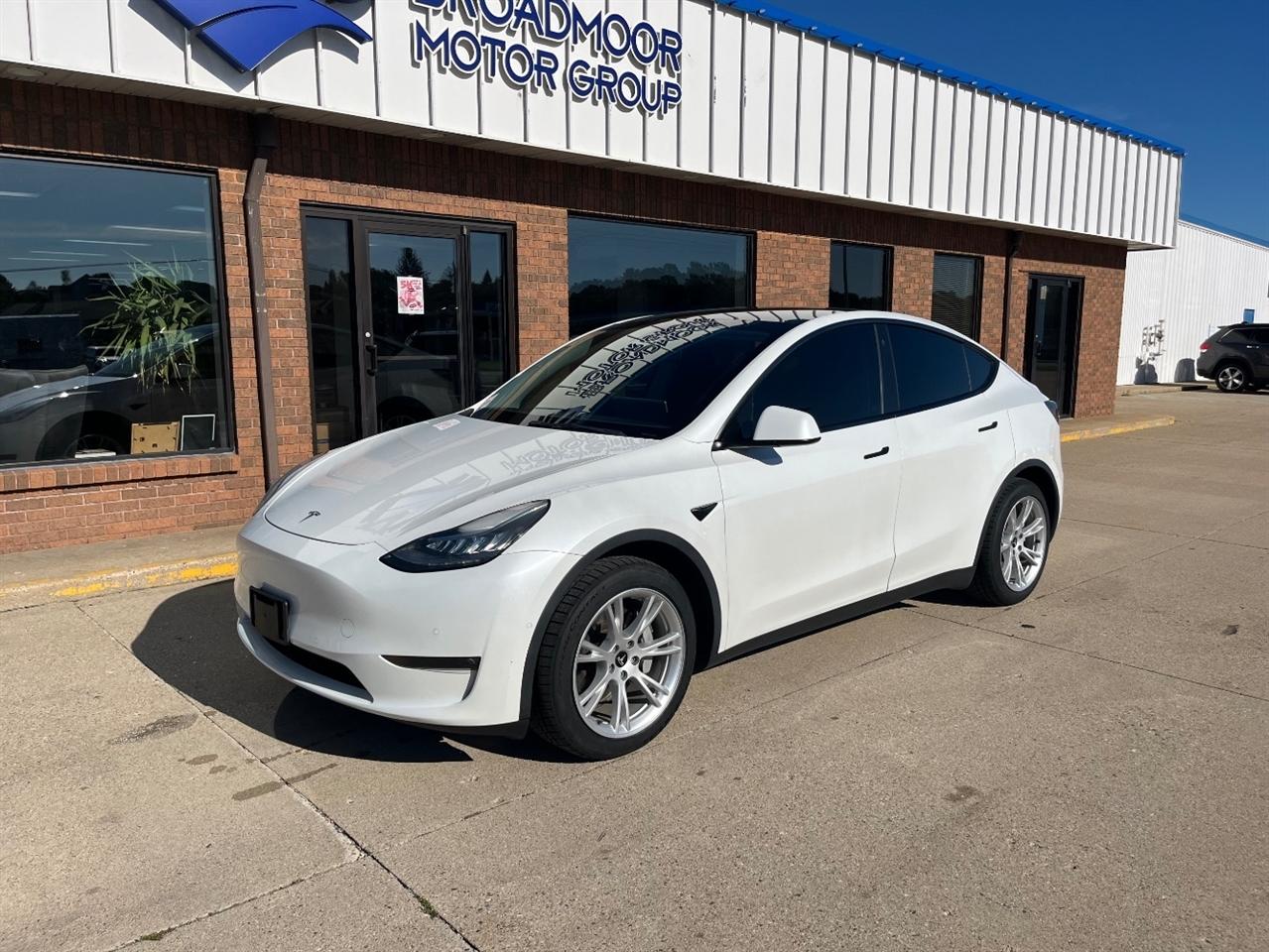 Tesla Model Y photo 36