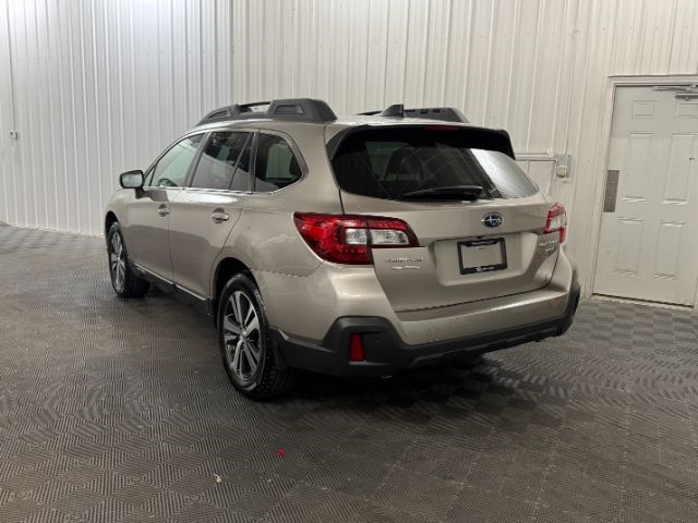 2018 Subaru Outback 3.6R Limited photo 2