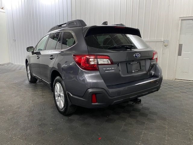 2019 Subaru Outback 2.5i Premium photo 2