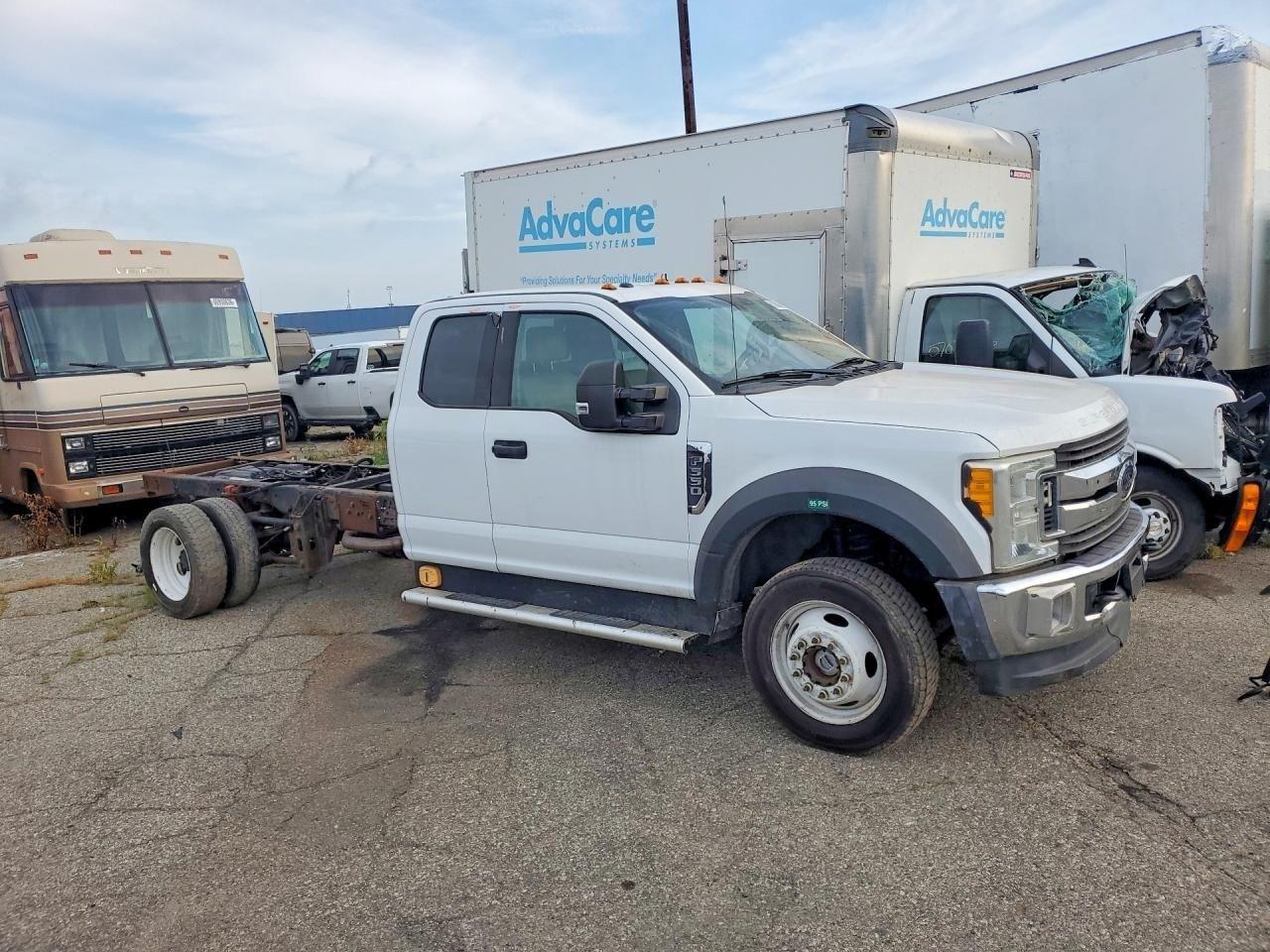 Ford F-550 SuperCab DRW 4WD 2017