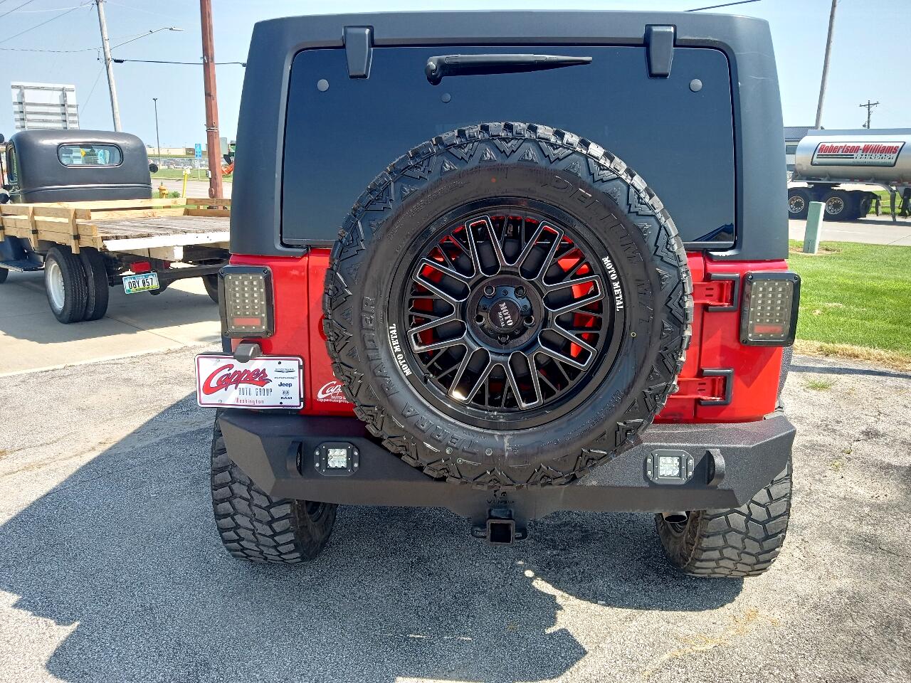 2017 Jeep Wrangler Unlimited Sahara photo 2