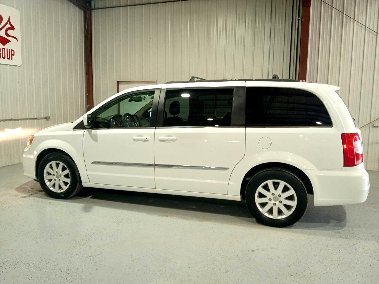 2014 Chrysler Town & Country Touring photo 2