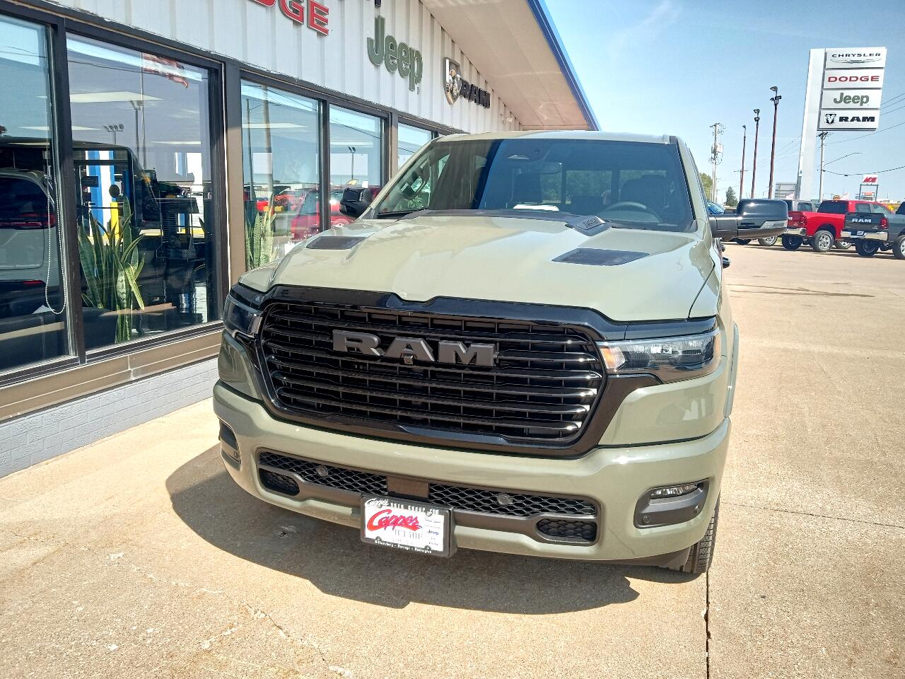 RAM 1500 Laramie 4x4 Crew Cab 5'7" Box 2026 RAM 1500 Laramie 4x4 Crew Cab 5'7" Box 2026