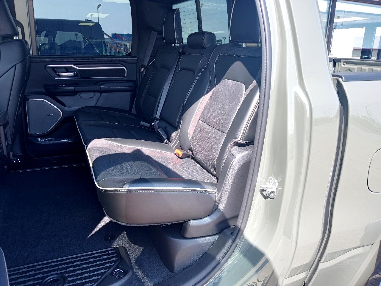 RAM 1500 Laramie 4x4 Crew Cab 5'7" Box 2026 RAM 1500 Laramie 4x4 Crew Cab 5'7" Box 2026