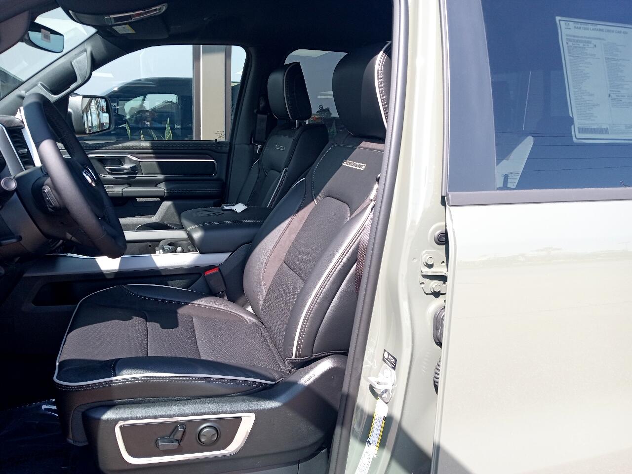 RAM 1500 Laramie 4x4 Crew Cab 5'7" Box 2026 RAM 1500 Laramie 4x4 Crew Cab 5'7" Box 2026