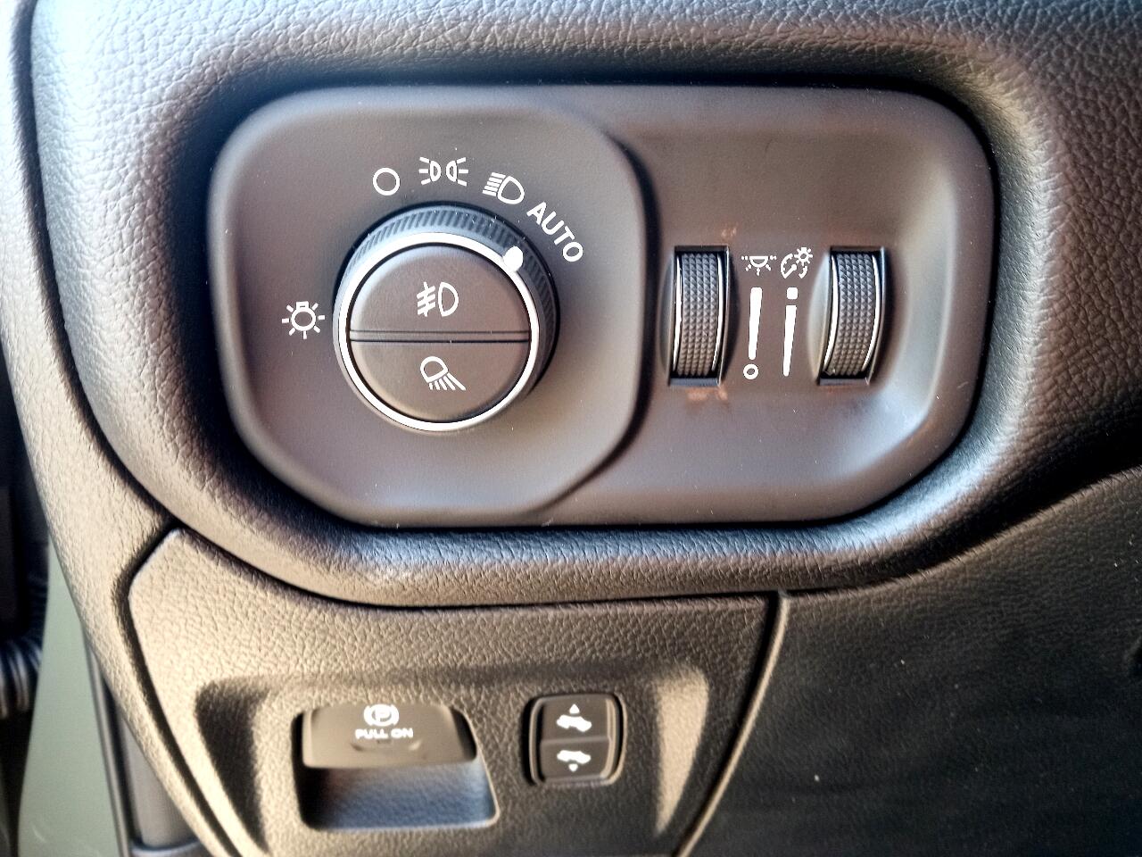 RAM 1500 Laramie 4x4 Crew Cab 5'7" Box 2026 RAM 1500 Laramie 4x4 Crew Cab 5'7" Box 2026