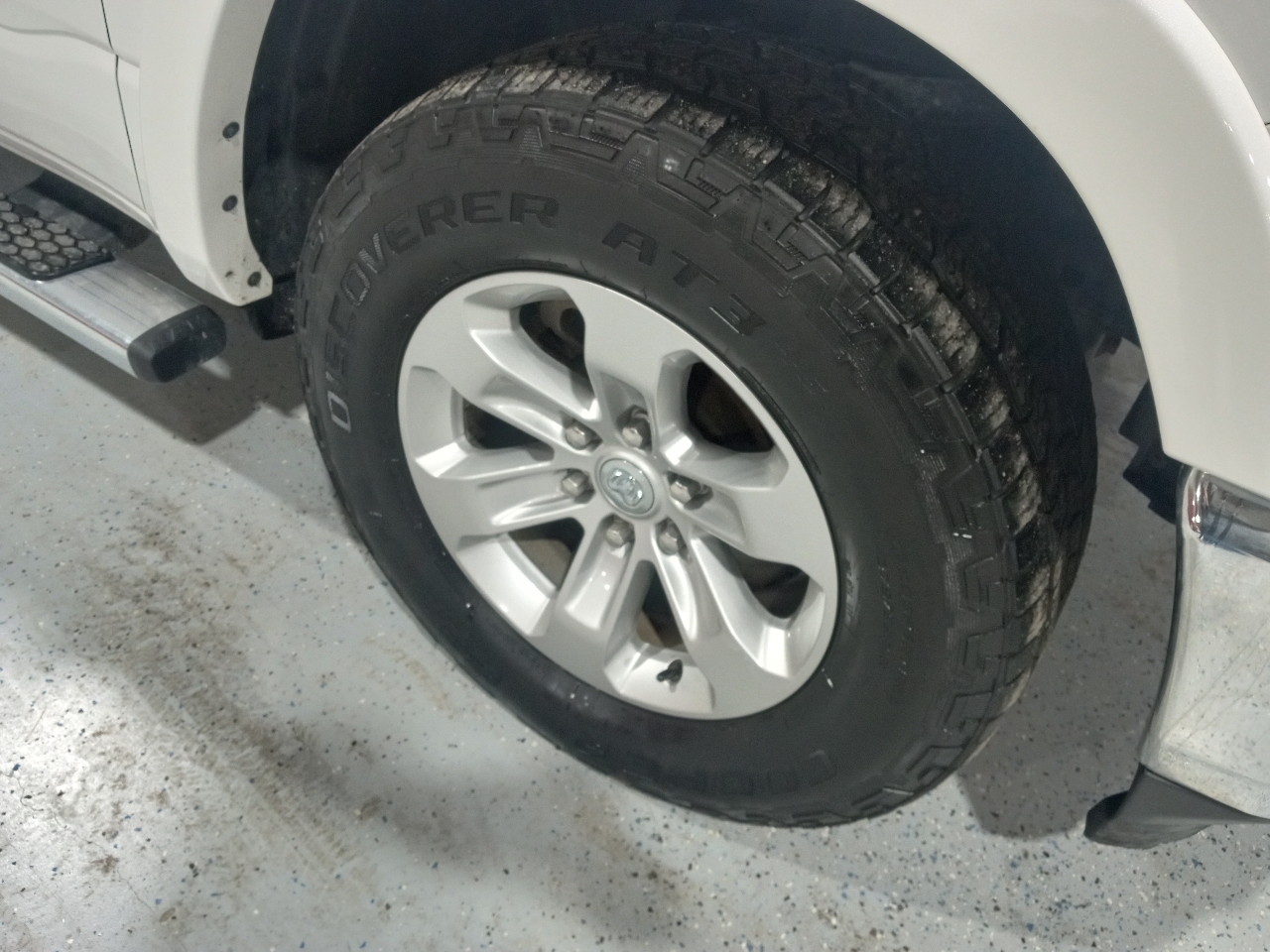 RAM 1500 Laramie 4x4 Crew Cab 5'7" Box 2019 RAM 1500 Laramie 4x4 Crew Cab 5'7" Box 2019