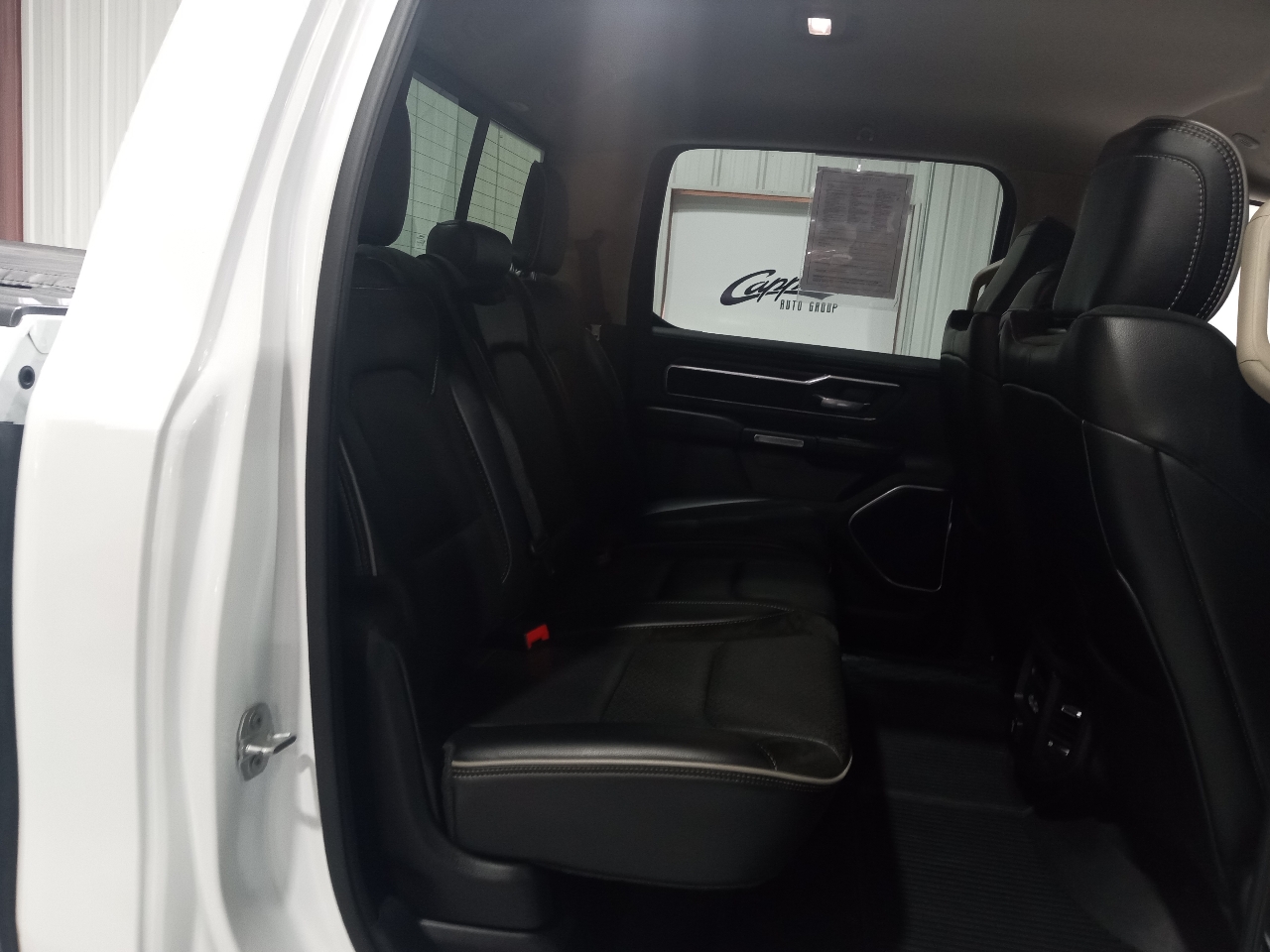 RAM 1500 Laramie 4x4 Crew Cab 5'7" Box 2019 RAM 1500 Laramie 4x4 Crew Cab 5'7" Box 2019