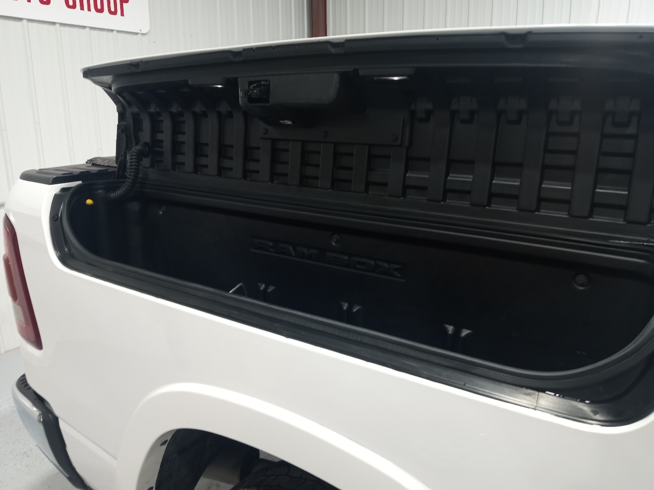 RAM 1500 Laramie 4x4 Crew Cab 5'7" Box 2019 RAM 1500 Laramie 4x4 Crew Cab 5'7" Box 2019