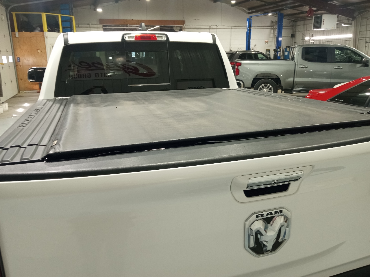 RAM 1500 Laramie 4x4 Crew Cab 5'7" Box 2019 RAM 1500 Laramie 4x4 Crew Cab 5'7" Box 2019
