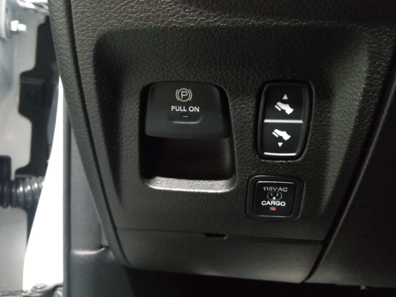 RAM 1500 Laramie 4x4 Crew Cab 5'7" Box 2019 RAM 1500 Laramie 4x4 Crew Cab 5'7" Box 2019