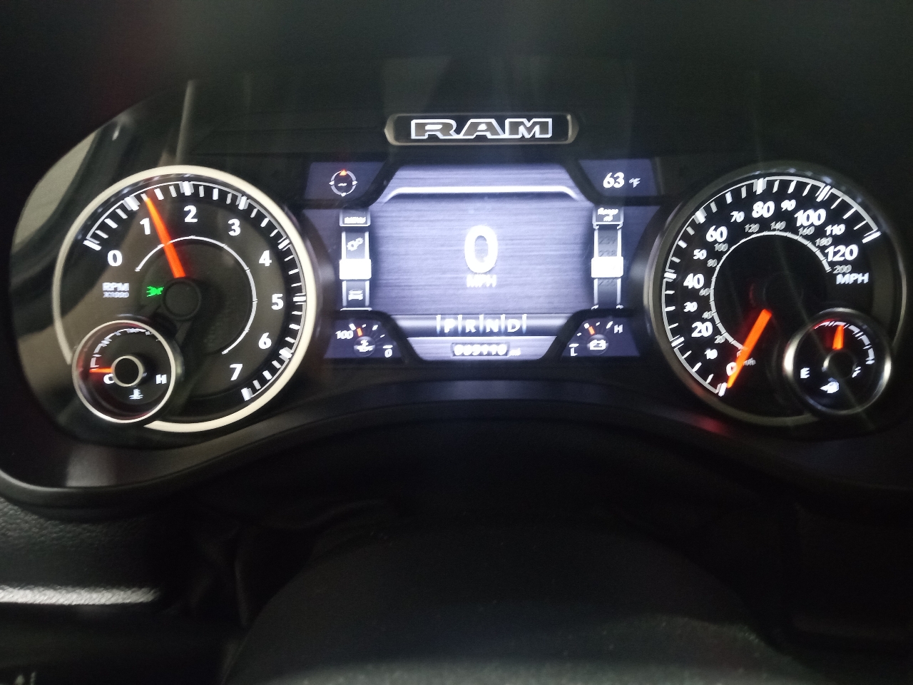 RAM 1500 Laramie 4x4 Crew Cab 5'7" Box 2019 RAM 1500 Laramie 4x4 Crew Cab 5'7" Box 2019