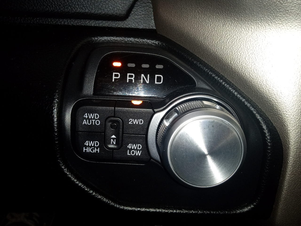 RAM 1500 Laramie 4x4 Crew Cab 5'7" Box 2019 RAM 1500 Laramie 4x4 Crew Cab 5'7" Box 2019