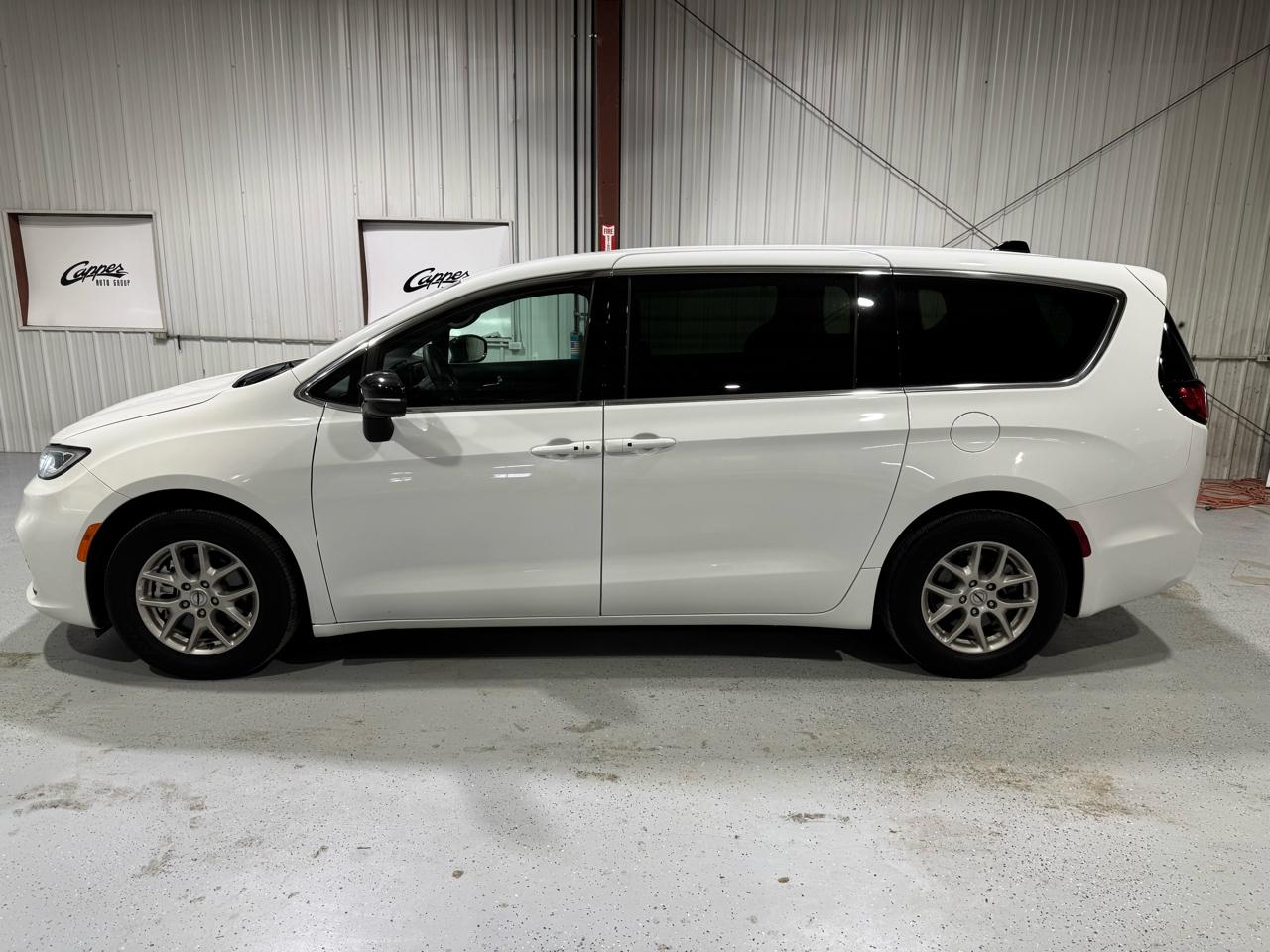 Chrysler Pacifica Select FWD 2025