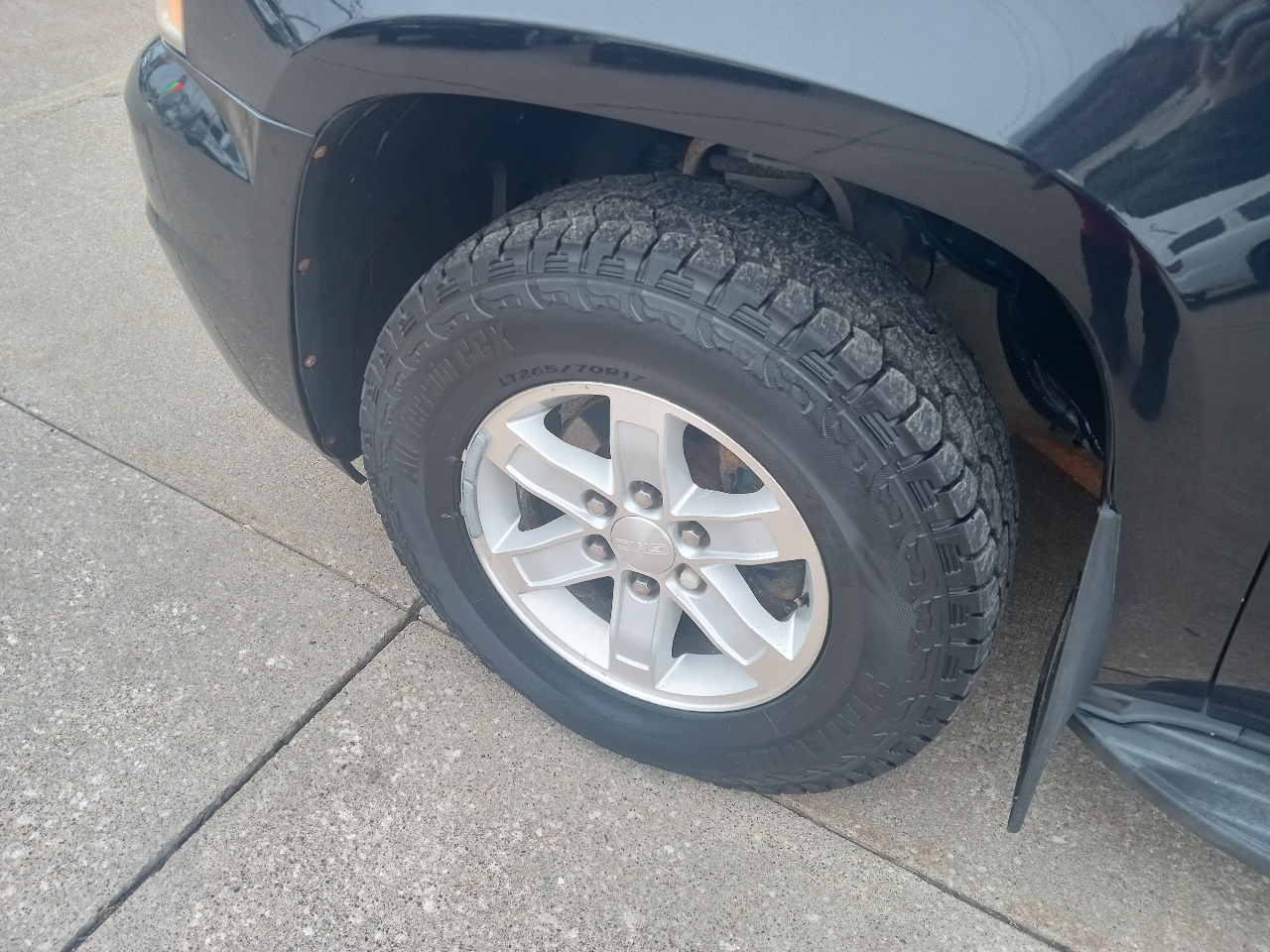 GMC Yukon 4WD 4dr 1500 SLE 2013