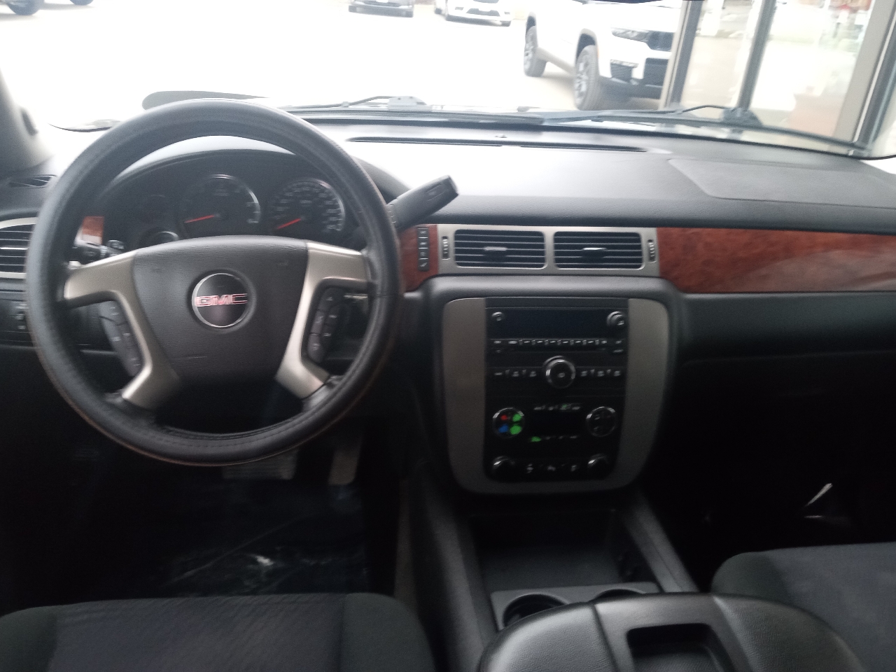 GMC Yukon 4WD 4dr 1500 SLE 2013