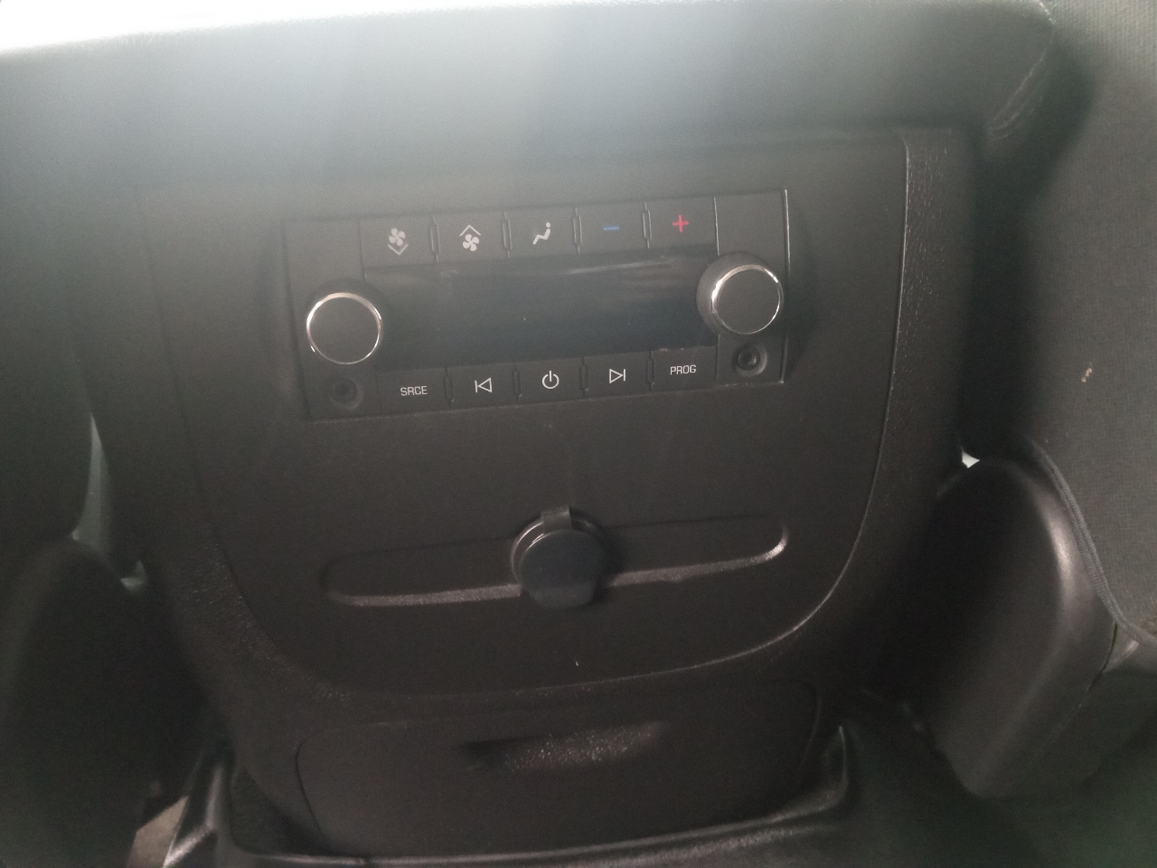 GMC Yukon 4WD 4dr 1500 SLE 2013