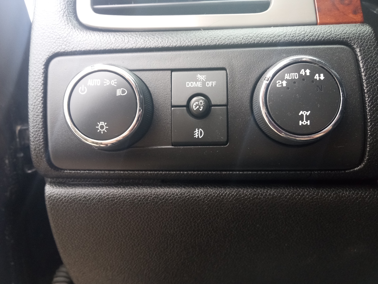 GMC Yukon 4WD 4dr 1500 SLE 2013