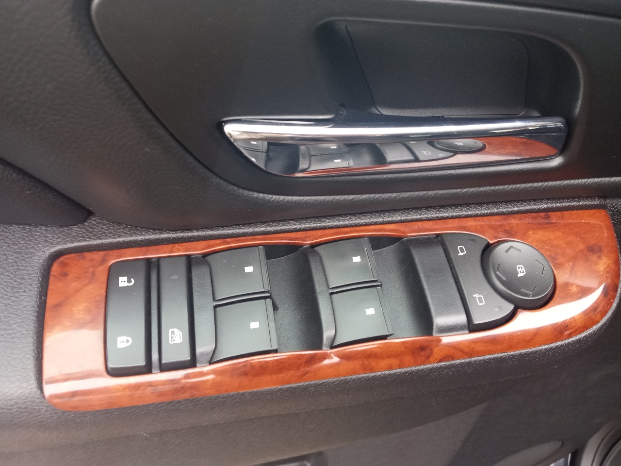 GMC Yukon 4WD 4dr 1500 SLE 2013