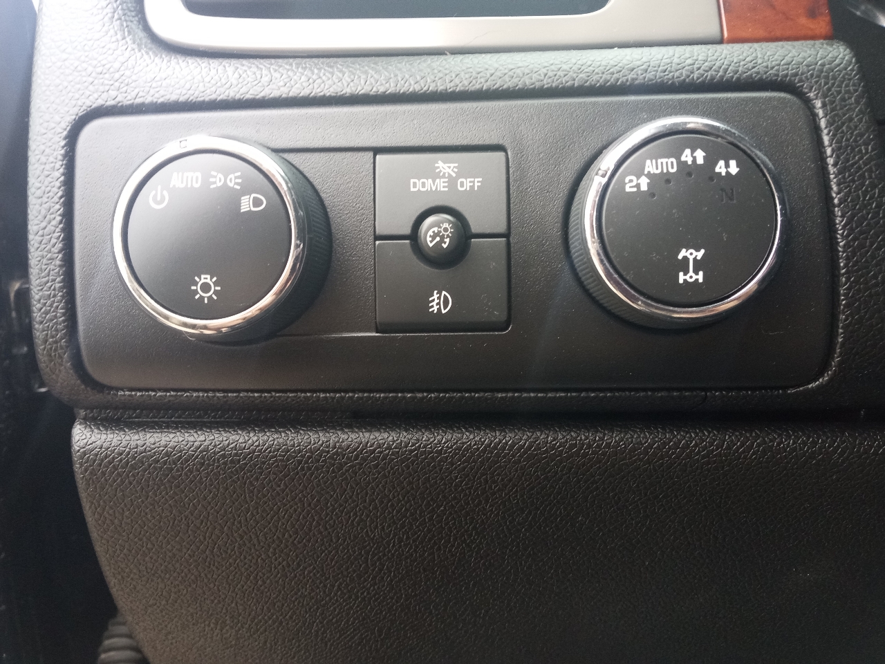 GMC Yukon 4WD 4dr 1500 SLE 2013