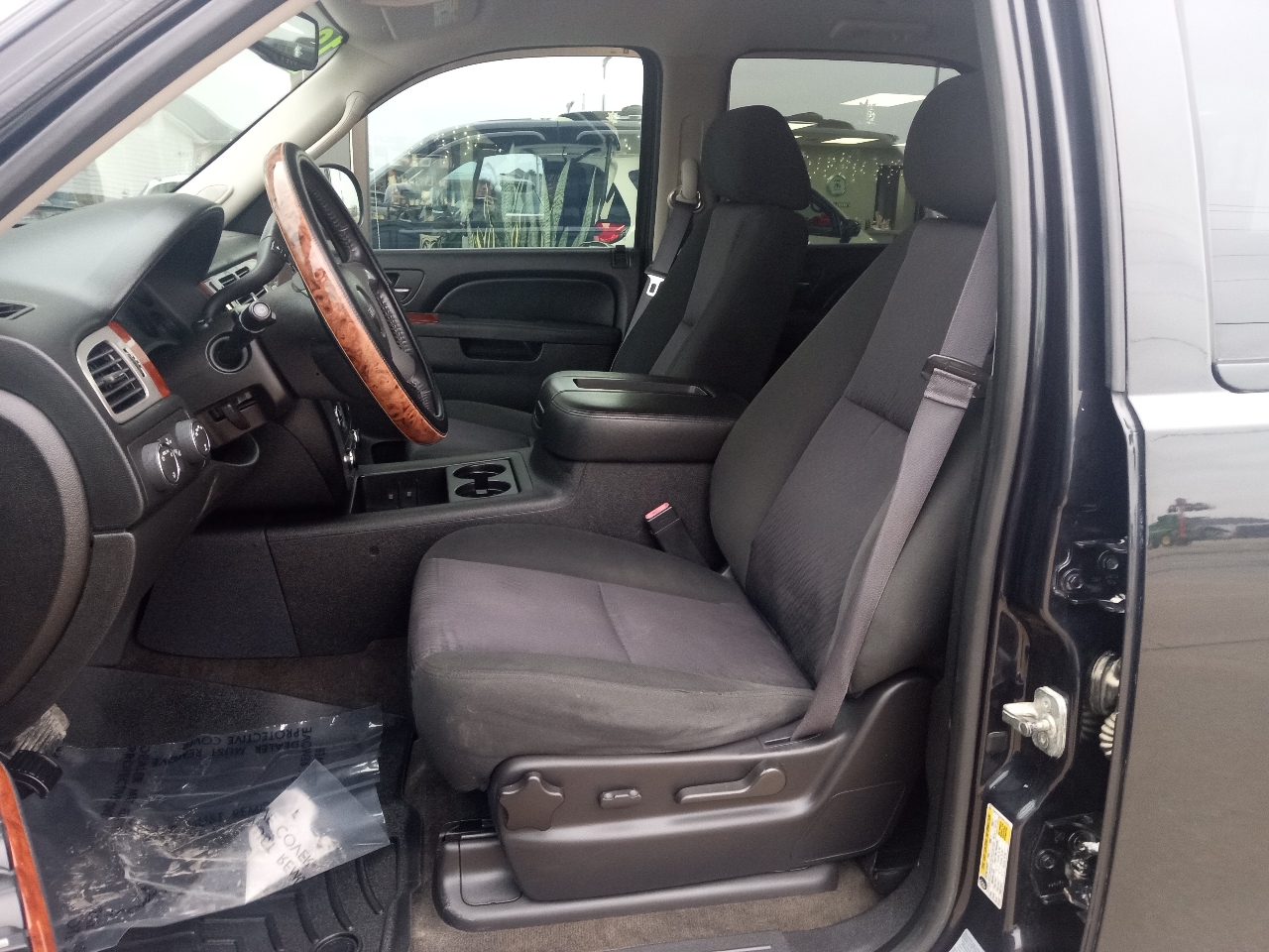 GMC Yukon 4WD 4dr 1500 SLE 2013