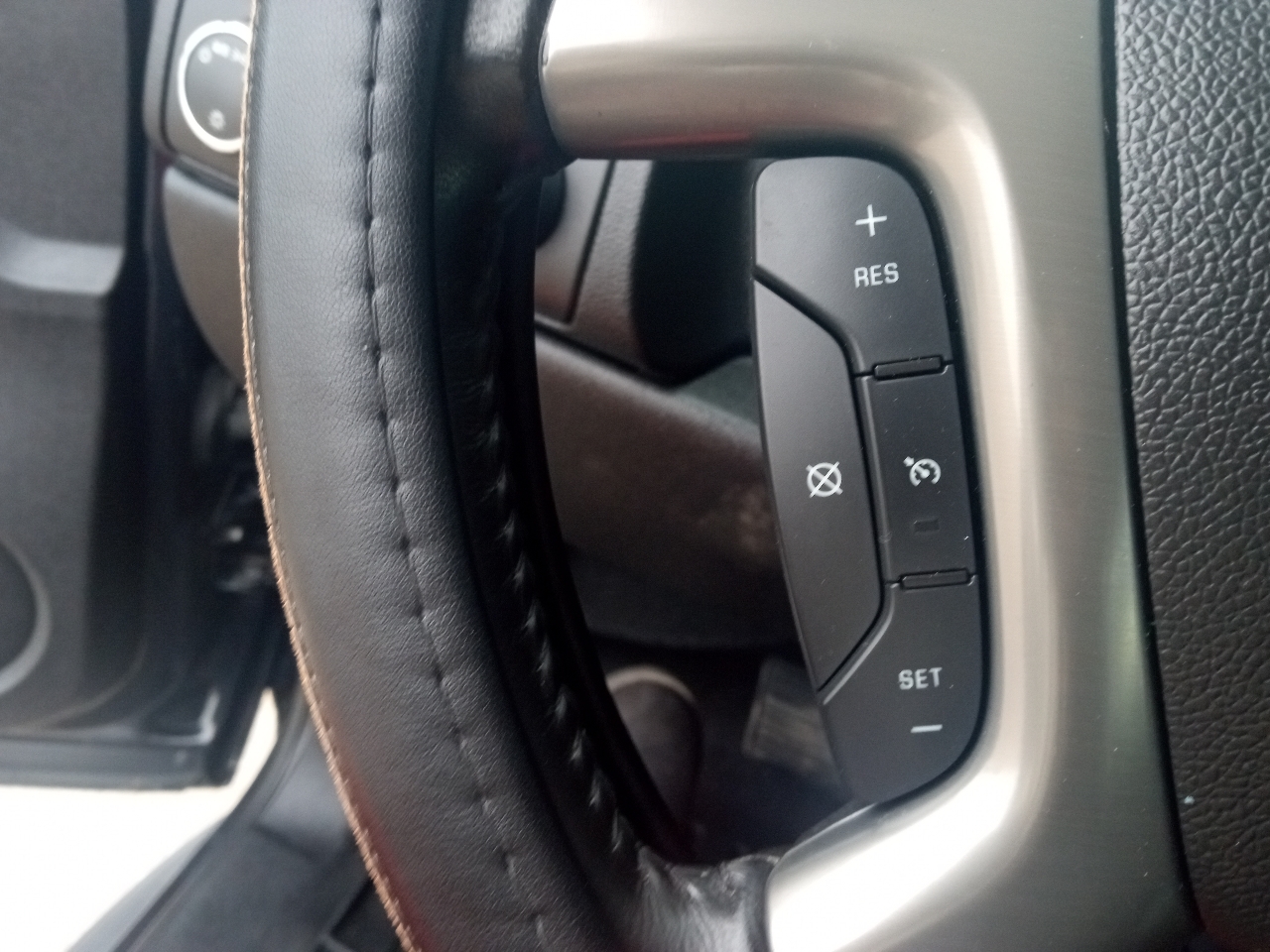 GMC Yukon 4WD 4dr 1500 SLE 2013