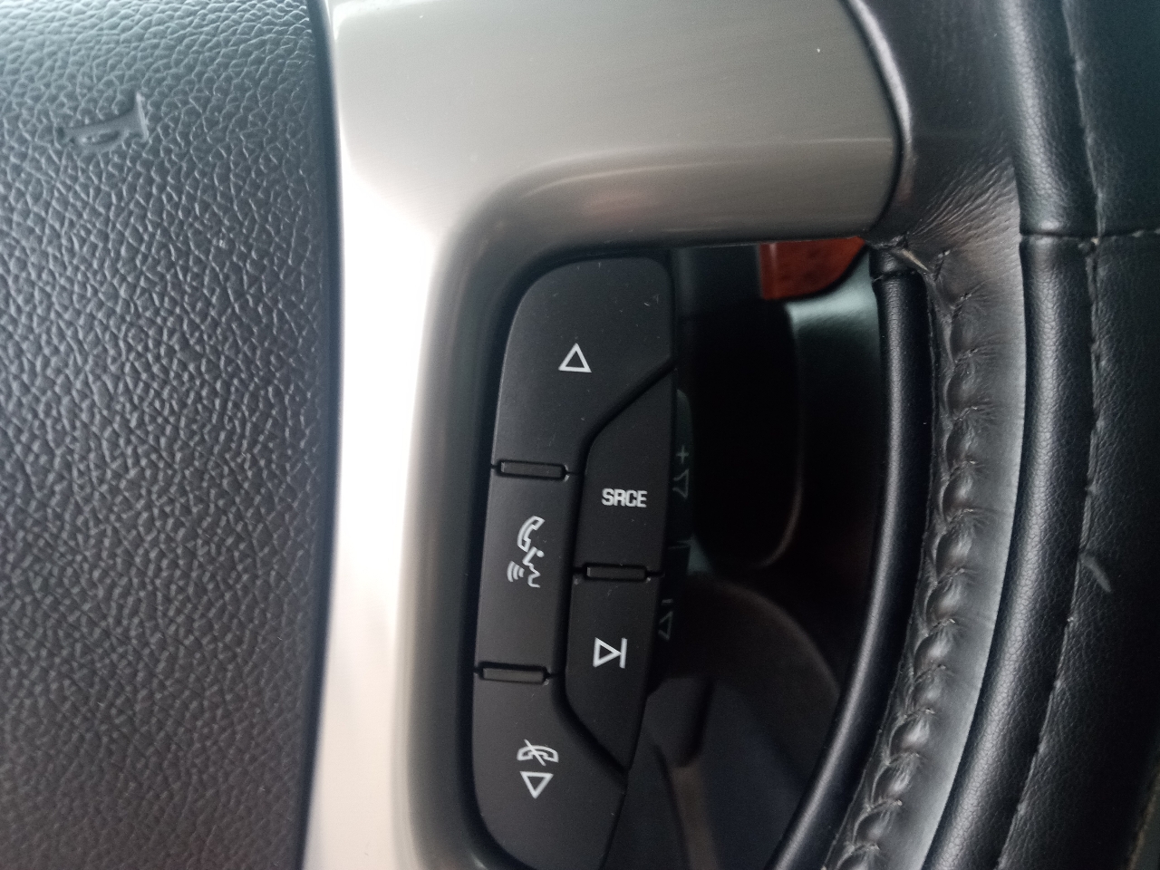 GMC Yukon 4WD 4dr 1500 SLE 2013