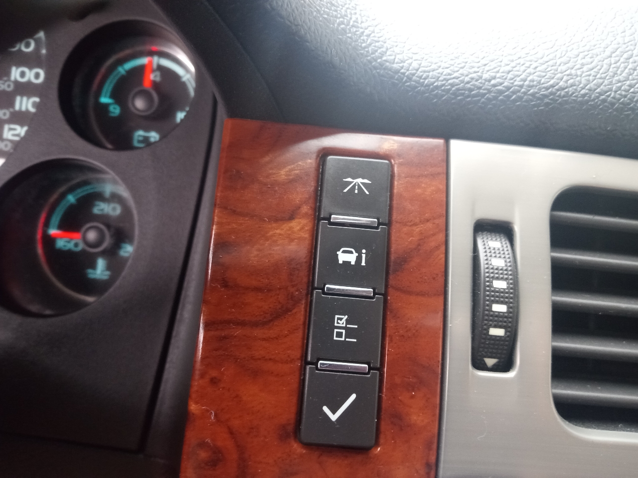 GMC Yukon 4WD 4dr 1500 SLE 2013