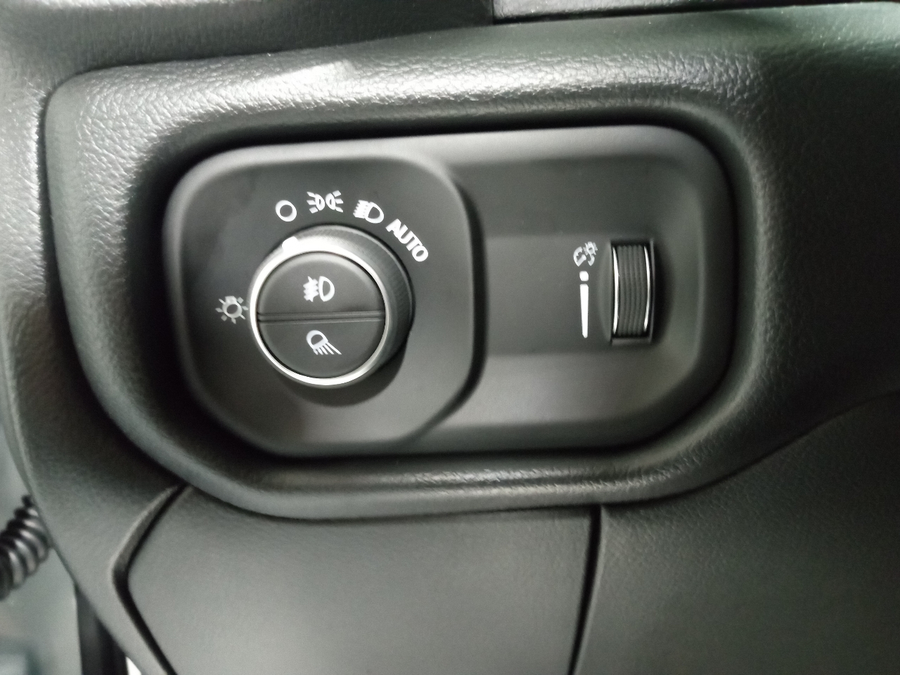 RAM 2500 Black Express 4x4 Crew Cab 6'4" Box 2026