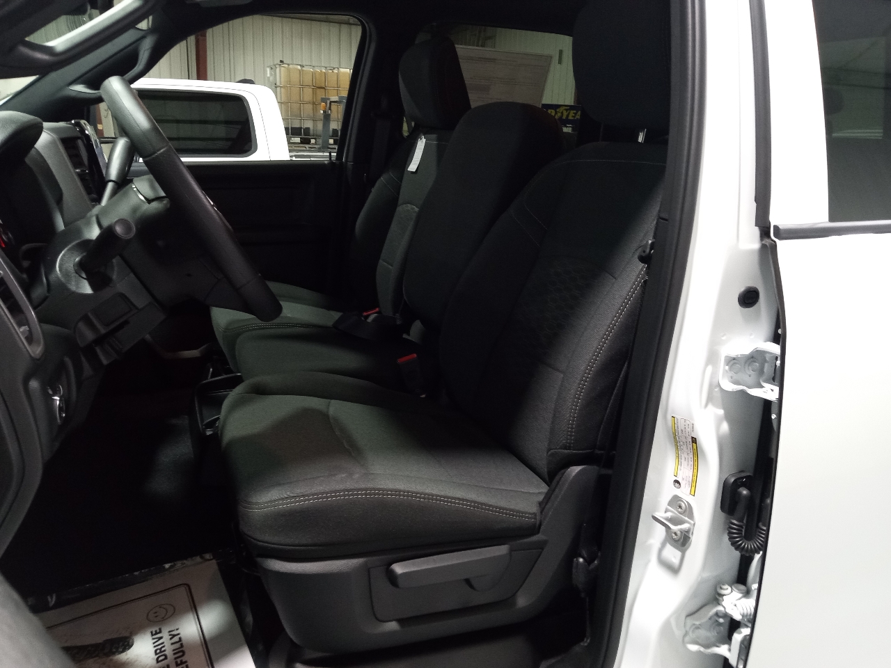 RAM 2500 Black Express 4x4 Crew Cab 6'4" Box 2026