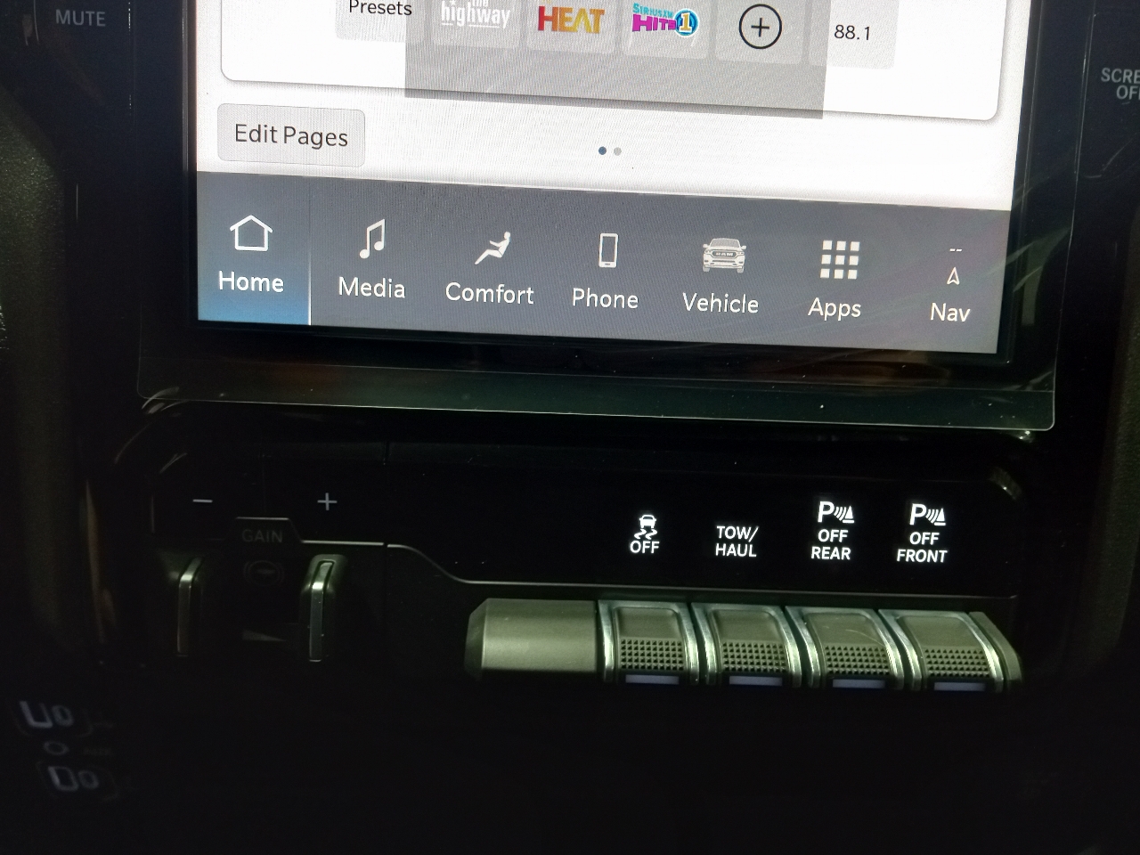 RAM 2500 Black Express 4x4 Crew Cab 6'4" Box 2026