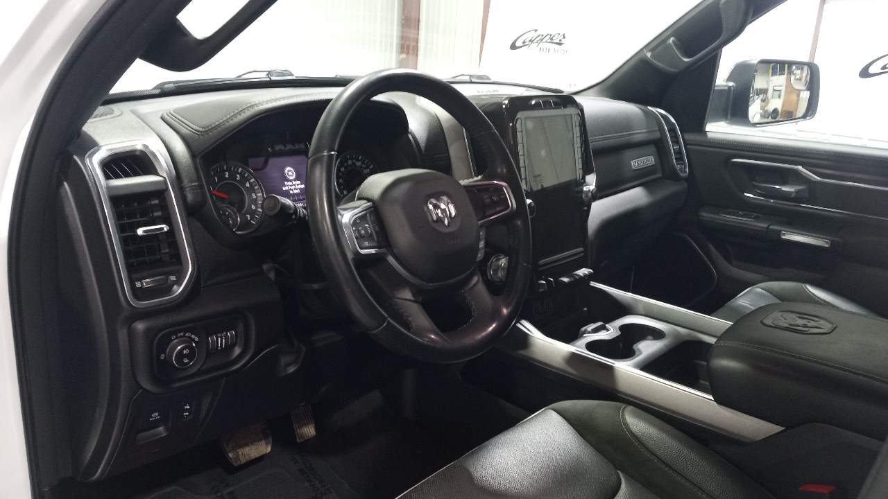 RAM 1500 Laramie 4x4 Crew Cab 5'7" Box 2023